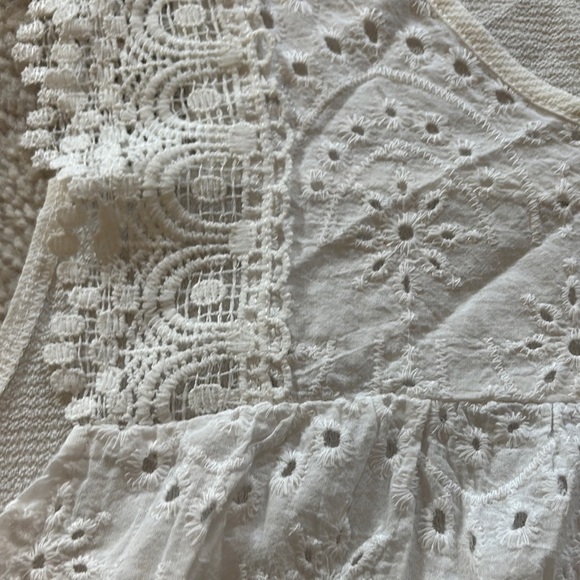 SHEIN White Sleeveless Embellished Blouse - Picture 3 of 4